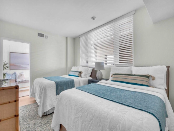 Beachfront Longboat Key Vacation Condo with Tennis Courts